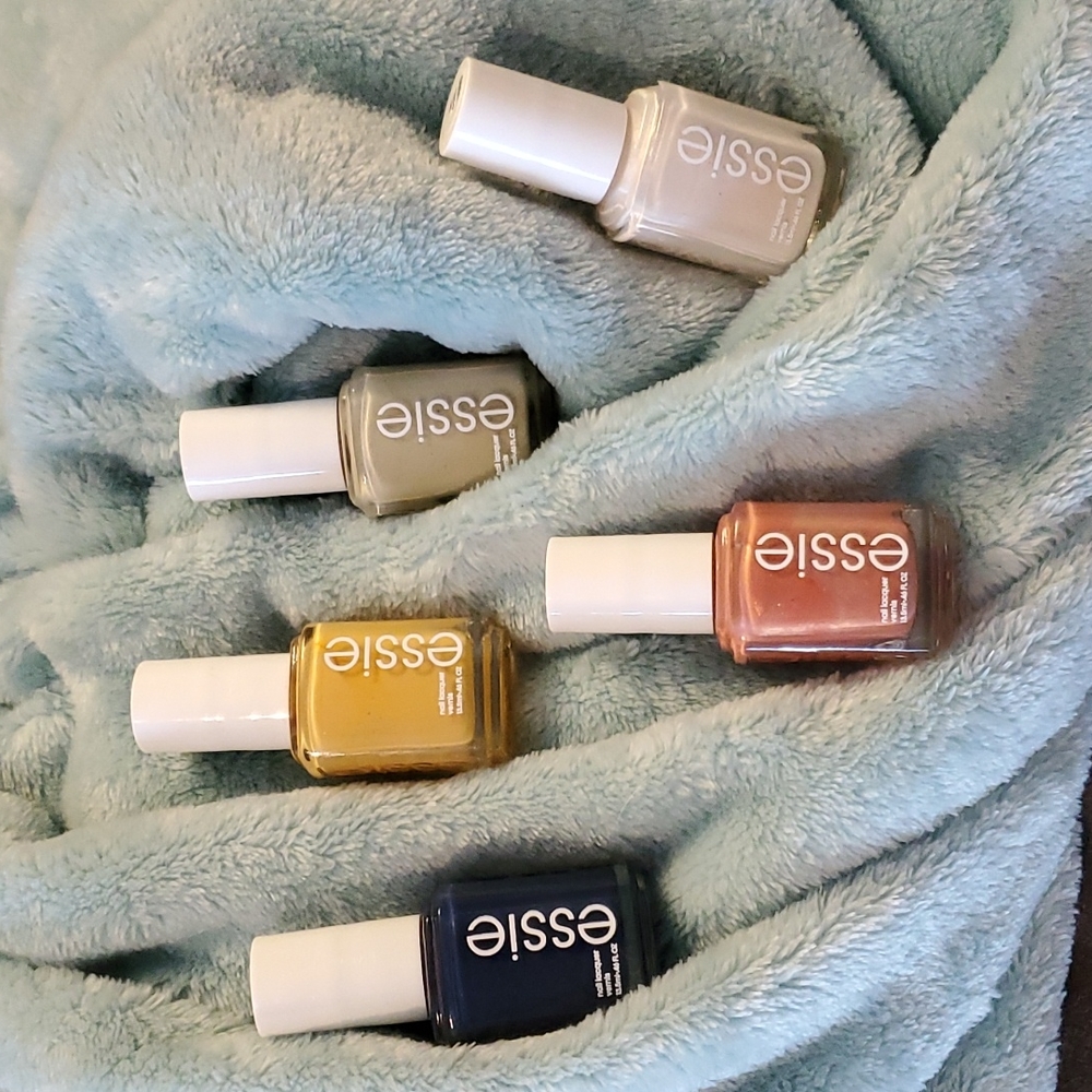 Set of 5 Essie Nailpolish